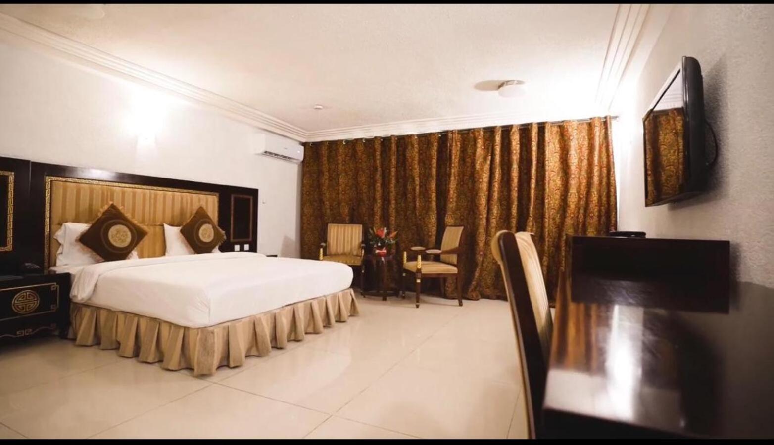 Nobila Airport Hotel 科托努 外观 照片