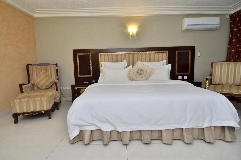 Nobila Airport Hotel 科托努 外观 照片